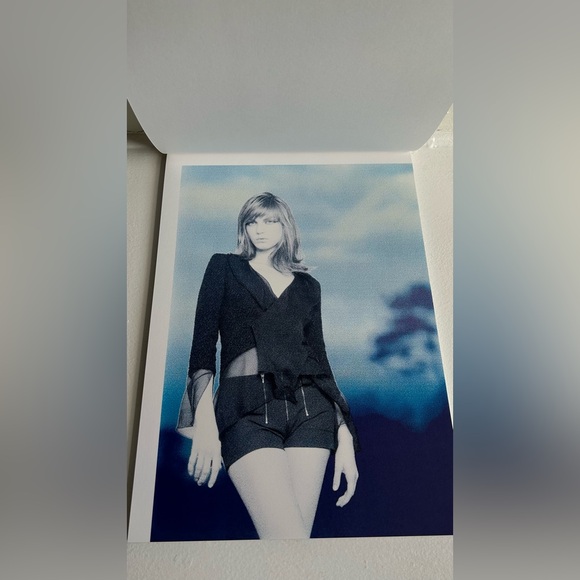 Chanel  Catalogue  2000 Pad Flip Design Collectable Photos By Karl Lagerfeld - Picture 8 of 16